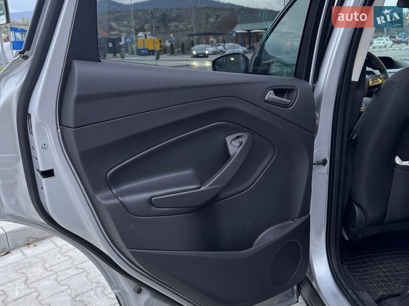 Позашляховик / Кросовер Ford Escape 2017 в Мукачевому