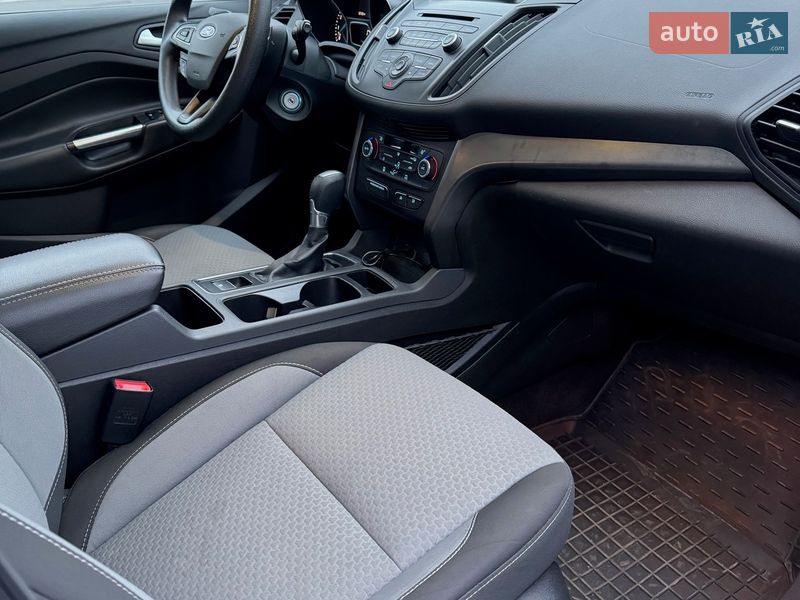 Позашляховик / Кросовер Ford Escape 2017 в Мукачевому