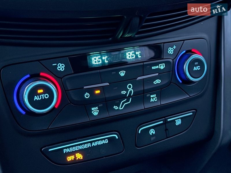 Позашляховик / Кросовер Ford Escape 2017 в Мукачевому