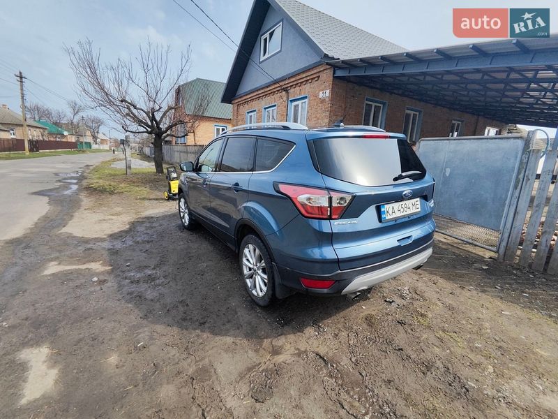 Внедорожник / Кроссовер Ford Escape 2018 в Лохвице