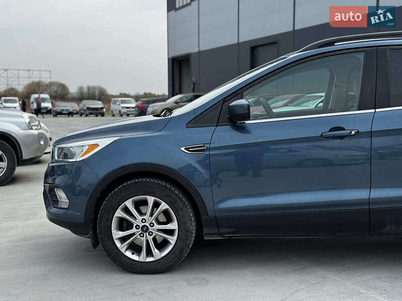 Внедорожник / Кроссовер Ford Escape 2017 в Львове