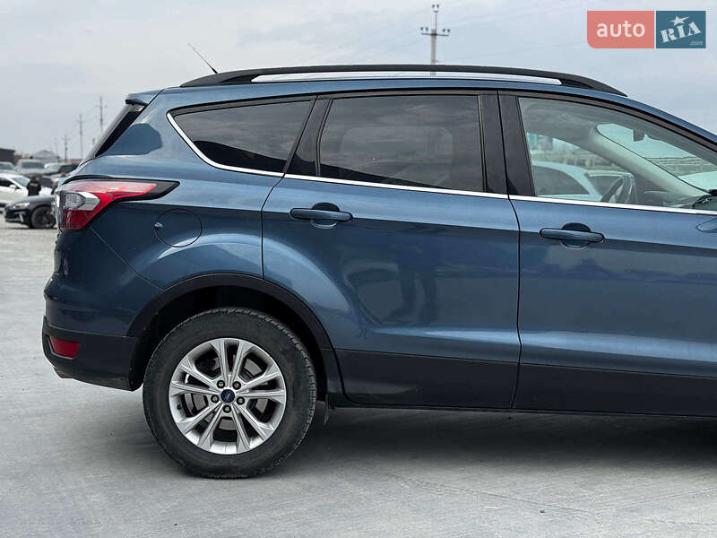 Внедорожник / Кроссовер Ford Escape 2017 в Львове