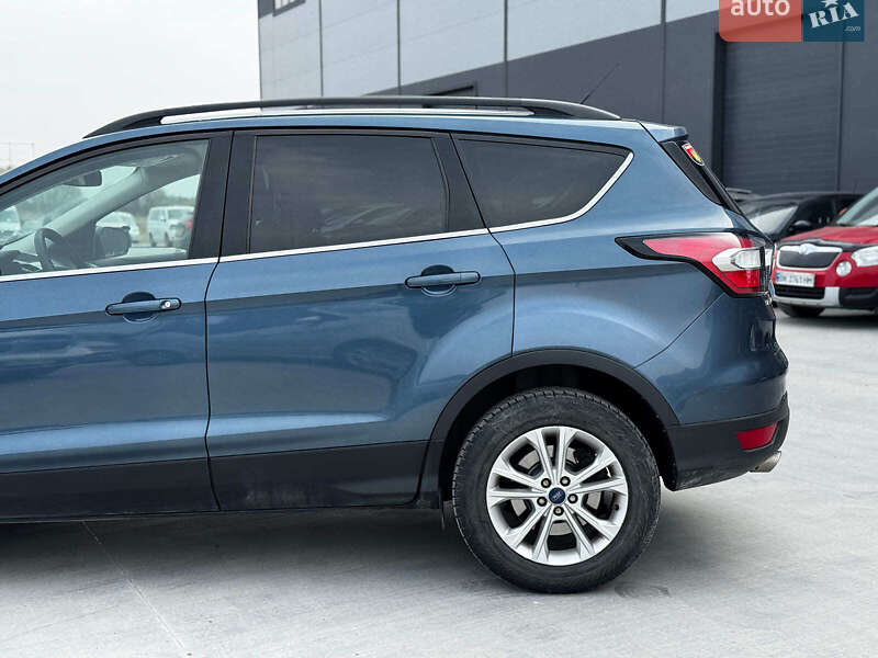 Внедорожник / Кроссовер Ford Escape 2017 в Львове