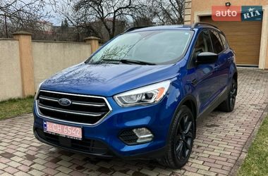 Внедорожник / Кроссовер Ford Escape 2017 в Черновцах