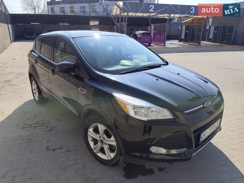 Внедорожник / Кроссовер Ford Escape 2015 в Великой Березовице