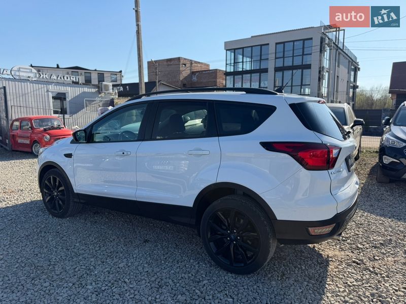 Позашляховик / Кросовер Ford Escape 2019 в Івано-Франківську