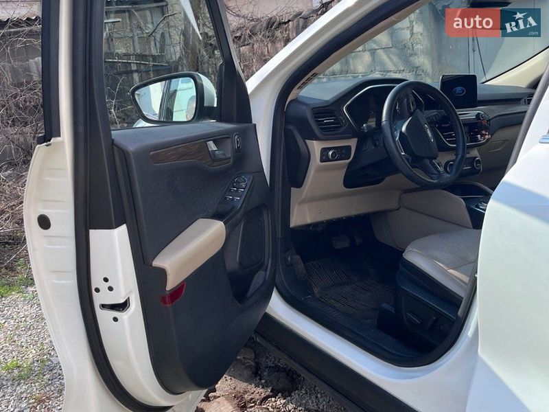 Внедорожник / Кроссовер Ford Escape 2020 в Каменском