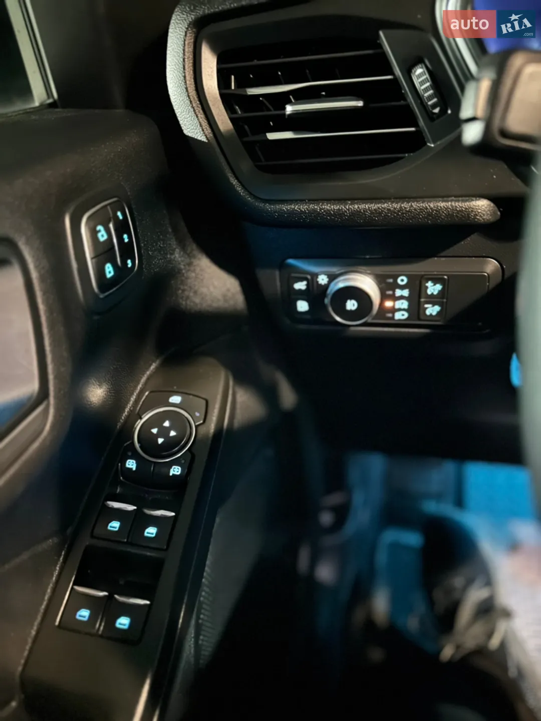 Ford Escape 2021 VIN 1FMCU0DZ1MUB16182 фото оголошення 30 з 53