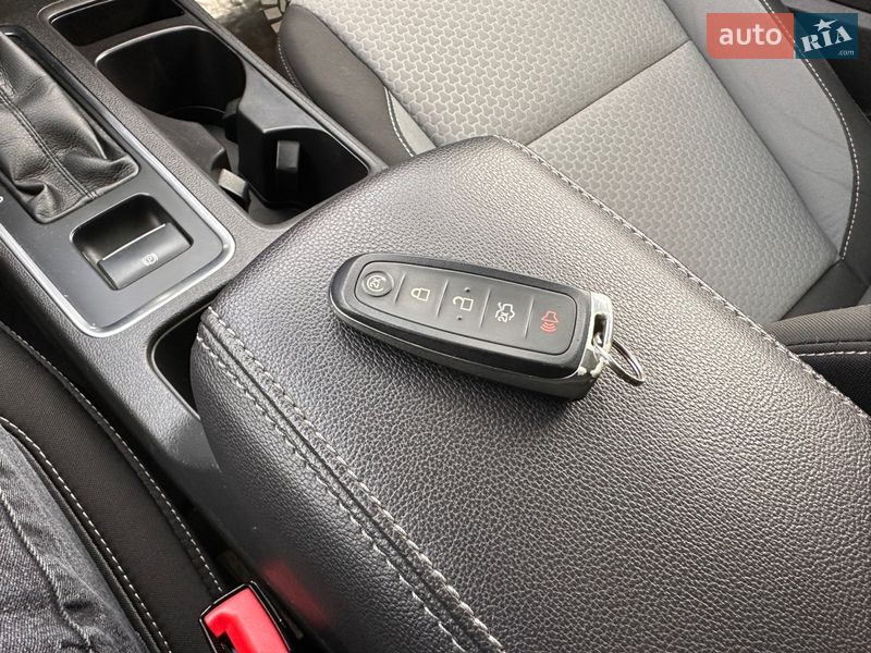 Внедорожник / Кроссовер Ford Escape 2019 в Черновцах
