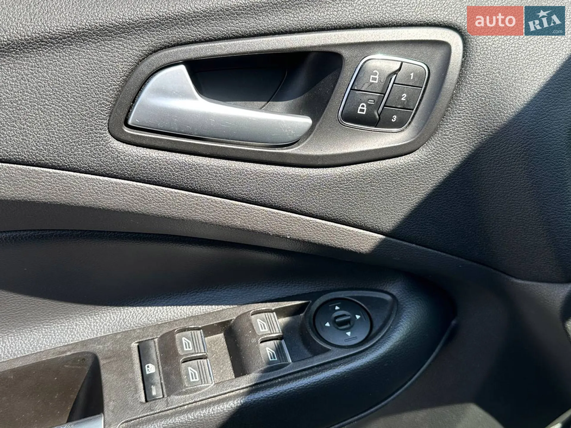 2017 Ford Escape - мініатюра 21