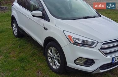Внедорожник / Кроссовер Ford Escape 2017 в Киеве