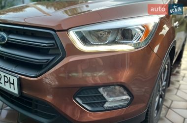 Внедорожник / Кроссовер Ford Escape 2017 в Кривом Роге