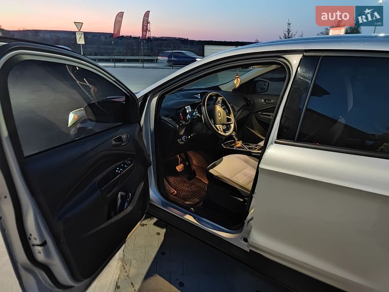 Внедорожник / Кроссовер Ford Escape 2017 в Киеве