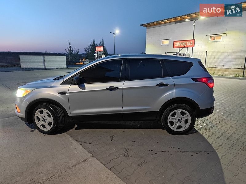 Внедорожник / Кроссовер Ford Escape 2017 в Киеве