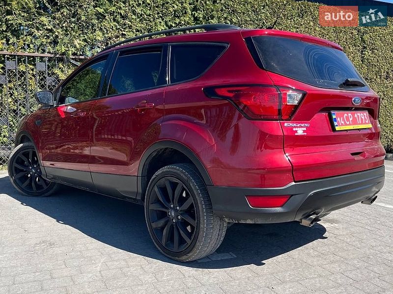 Внедорожник / Кроссовер Ford Escape 2019 в Львове