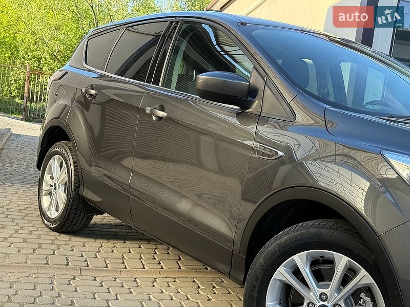 Внедорожник / Кроссовер Ford Escape 2017 в Дрогобыче