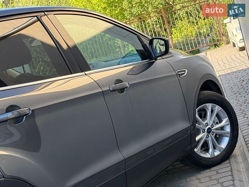 Внедорожник / Кроссовер Ford Escape 2017 в Дрогобыче
