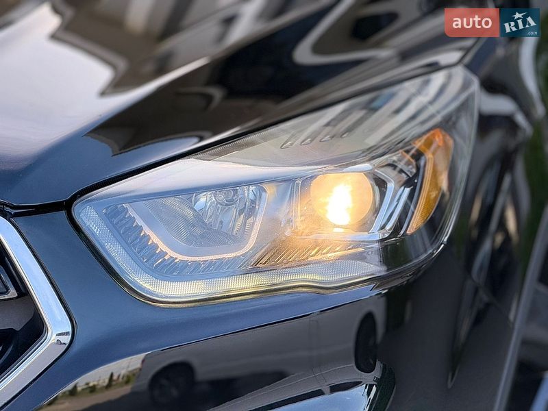 Внедорожник / Кроссовер Ford Escape 2018 в Стрые