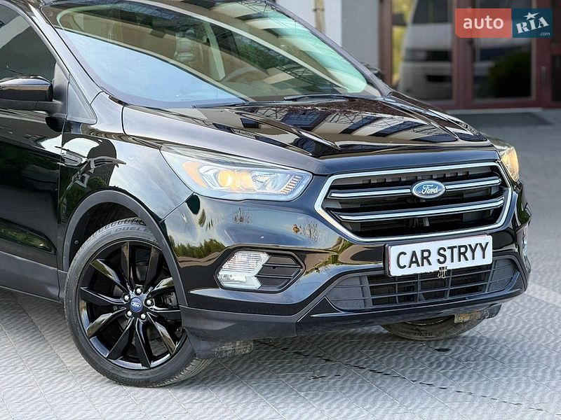 Внедорожник / Кроссовер Ford Escape 2018 в Стрые