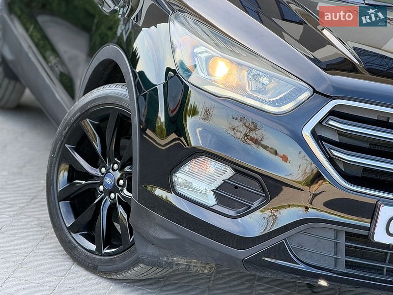 Внедорожник / Кроссовер Ford Escape 2018 в Стрые