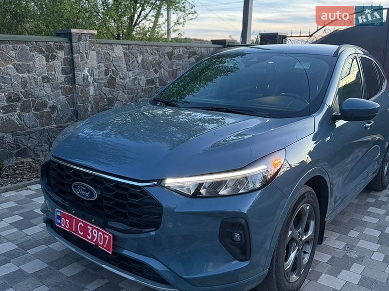 Внедорожник / Кроссовер Ford Escape 2023 в Гайвороне