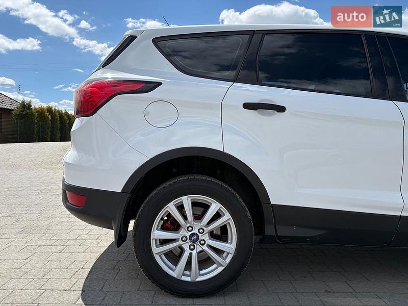 Внедорожник / Кроссовер Ford Escape 2019 в Стрые