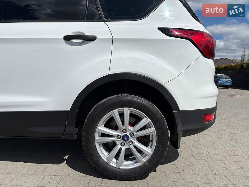 Внедорожник / Кроссовер Ford Escape 2019 в Стрые
