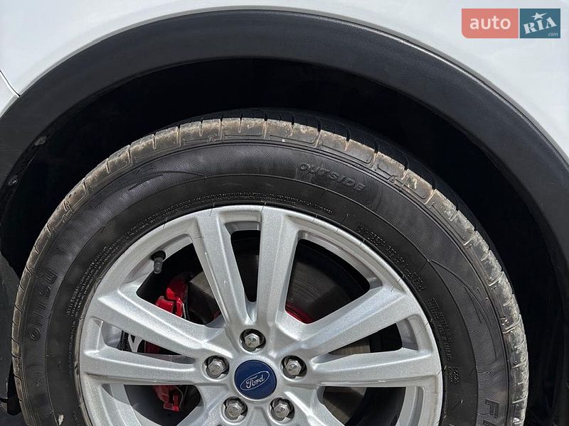 Внедорожник / Кроссовер Ford Escape 2019 в Стрые