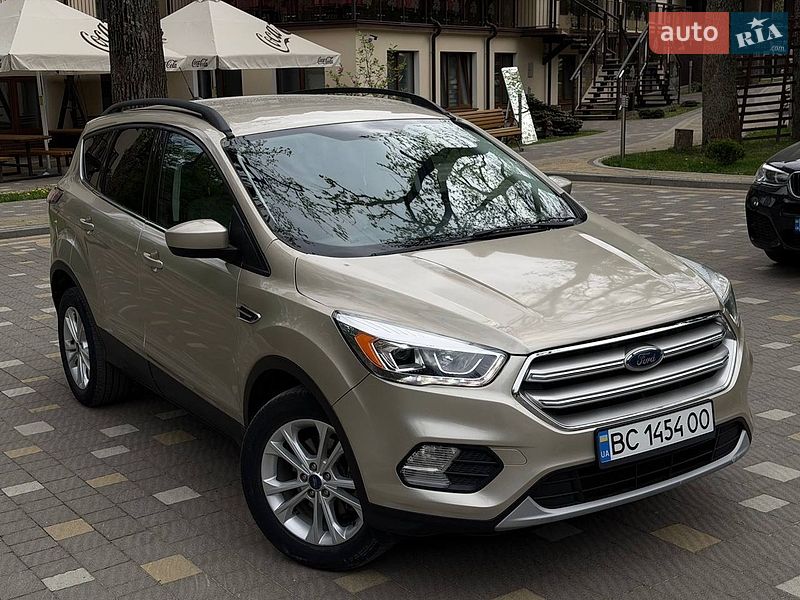 Позашляховик / Кросовер Ford Escape 2016 в Трускавці