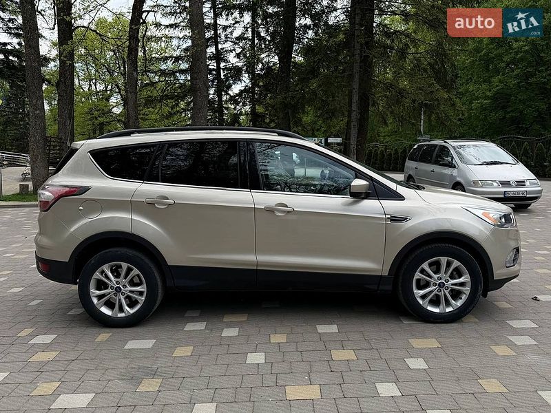 Позашляховик / Кросовер Ford Escape 2016 в Трускавці