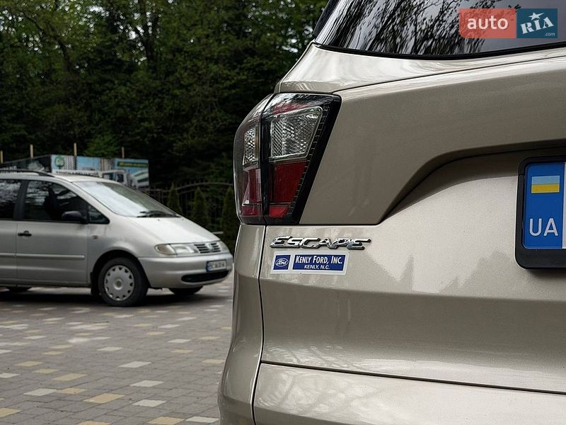 Позашляховик / Кросовер Ford Escape 2016 в Трускавці