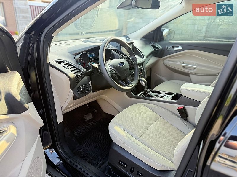 Внедорожник / Кроссовер Ford Escape 2019 в Ровно