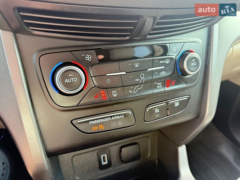 Внедорожник / Кроссовер Ford Escape 2019 в Ровно