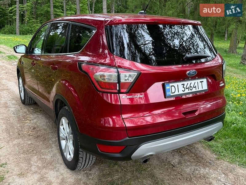 Позашляховик / Кросовер Ford Escape 2017 в Ярмолинцях