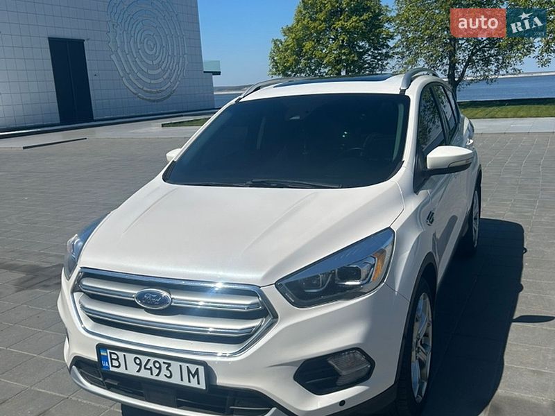Внедорожник / Кроссовер Ford Escape 2017 в Светловодске