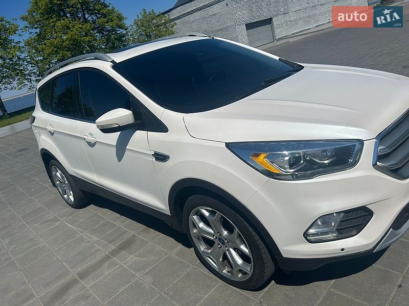 Внедорожник / Кроссовер Ford Escape 2017 в Светловодске
