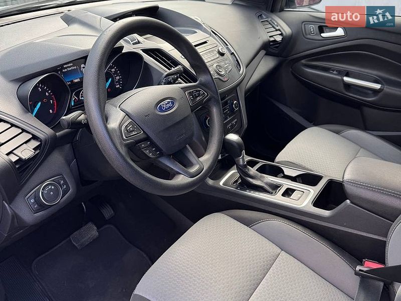 Позашляховик / Кросовер Ford Escape 2017 в Чернівцях