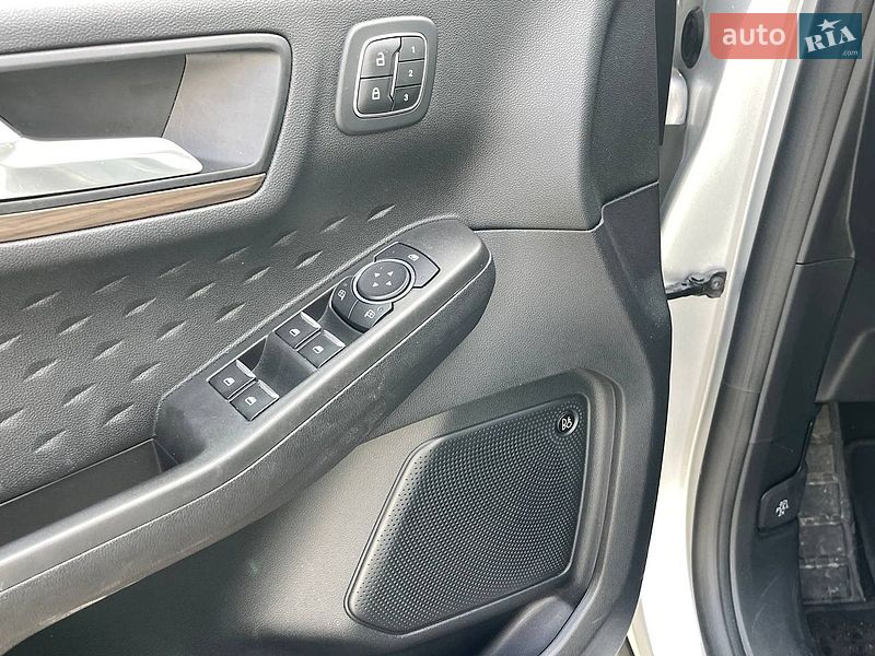 Внедорожник / Кроссовер Ford Escape 2020 в Киеве