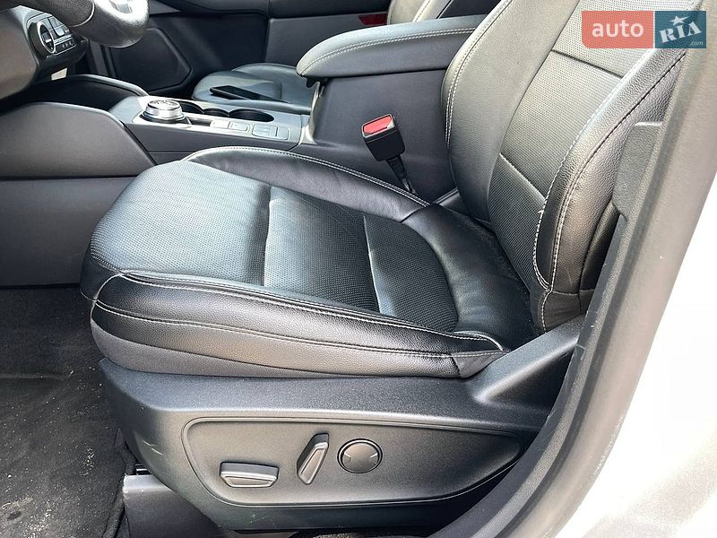 Внедорожник / Кроссовер Ford Escape 2020 в Киеве