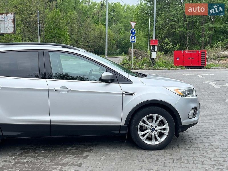 Внедорожник / Кроссовер Ford Escape 2017 в Киеве