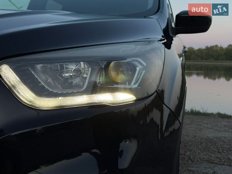 Внедорожник / Кроссовер Ford Escape 2017 в Ивано-Франковске