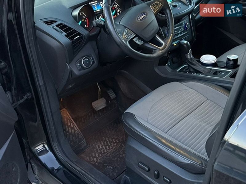 Внедорожник / Кроссовер Ford Escape 2017 в Ивано-Франковске