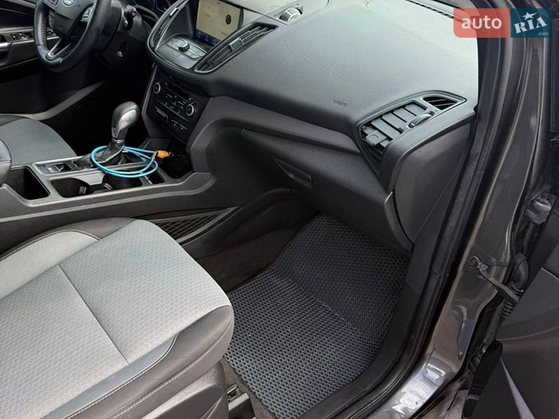 Внедорожник / Кроссовер Ford Escape 2018 в Днепре
