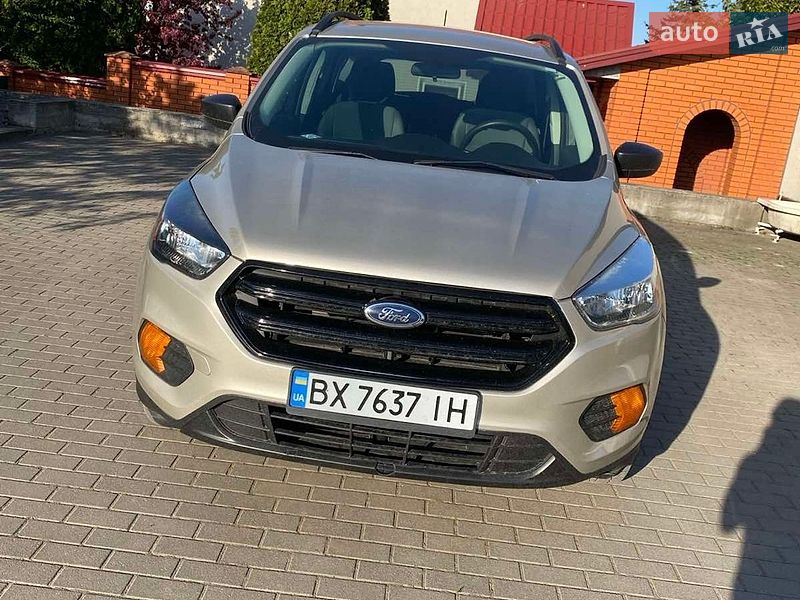 Внедорожник / Кроссовер Ford Escape 2018 в Хмельницком