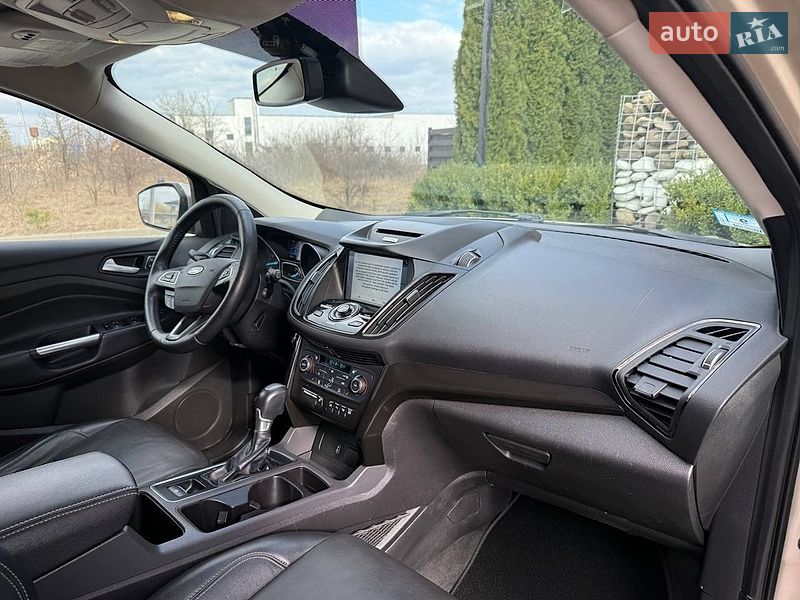 Внедорожник / Кроссовер Ford Escape 2017 в Стрые