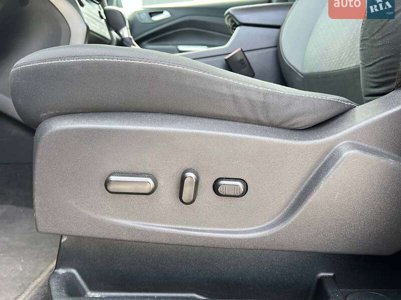 Внедорожник / Кроссовер Ford Escape 2017 в Львове