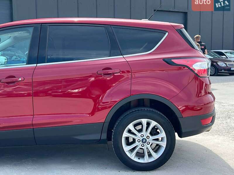 Внедорожник / Кроссовер Ford Escape 2017 в Львове