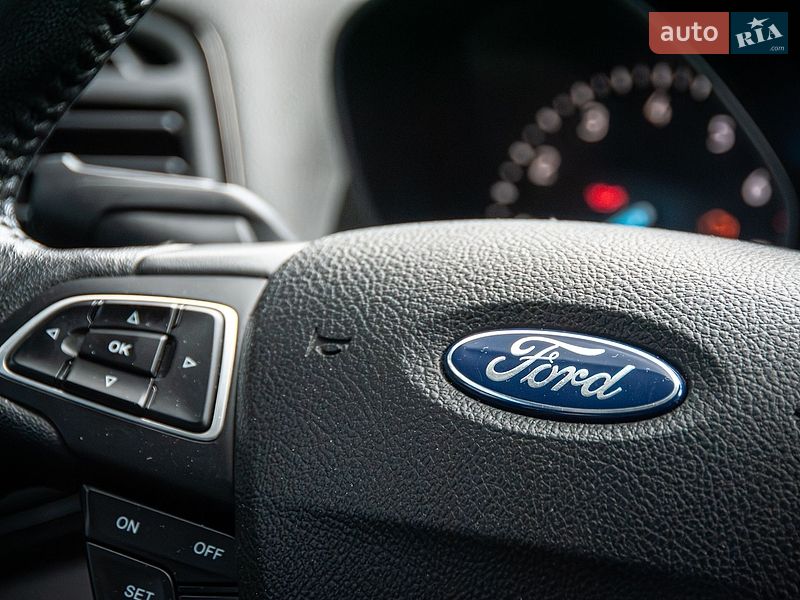 Внедорожник / Кроссовер Ford Escape 2018 в Хмельницком
