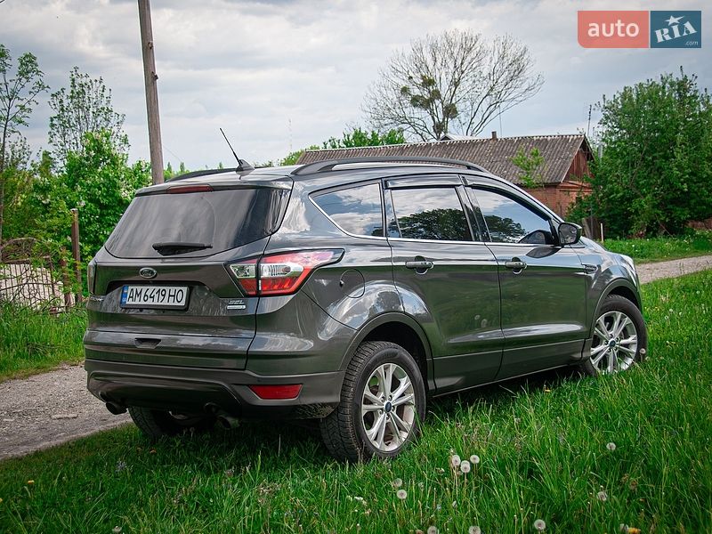 Внедорожник / Кроссовер Ford Escape 2018 в Хмельницком