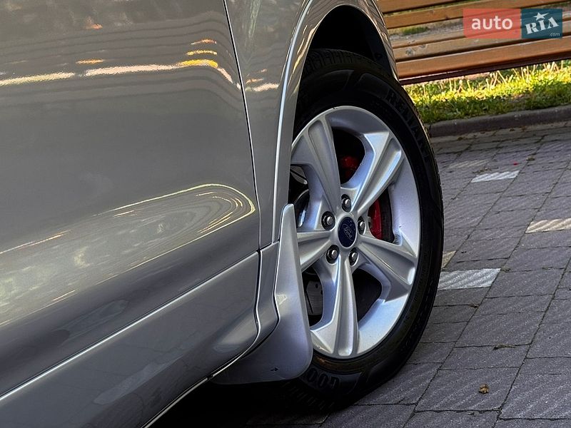 Позашляховик / Кросовер Ford Escape 2015 в Дрогобичі